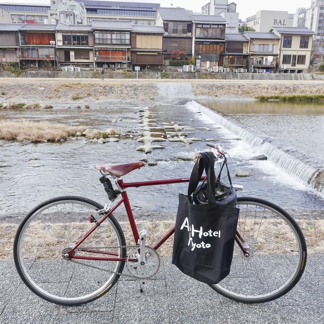 あの人のバッグ】つい集めたくなる、お気に入りのホテルグッズ。ひとり