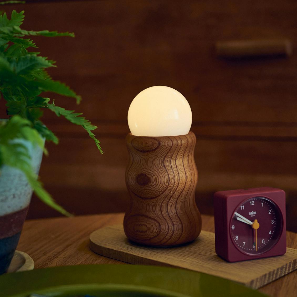 すてきな照明】第3話：木の愛好家。だからランプも、木で作ることにし