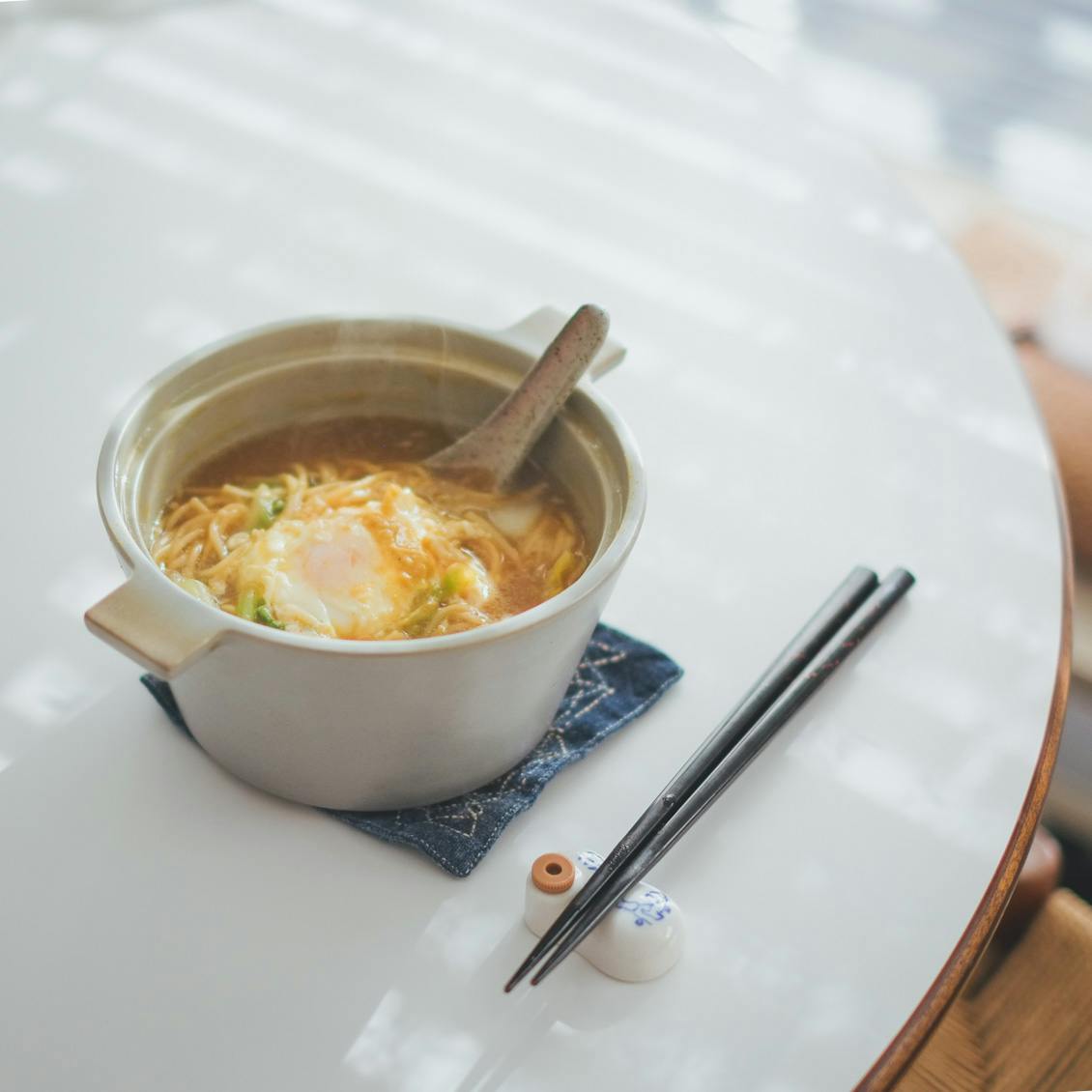 スタッフと台所道具】お粥、ひとり分の袋麺、スンドゥブに蒸し野菜まで。「小さめお鍋」の愛用シーンをご紹介します！ - 北欧、暮らしの道具店