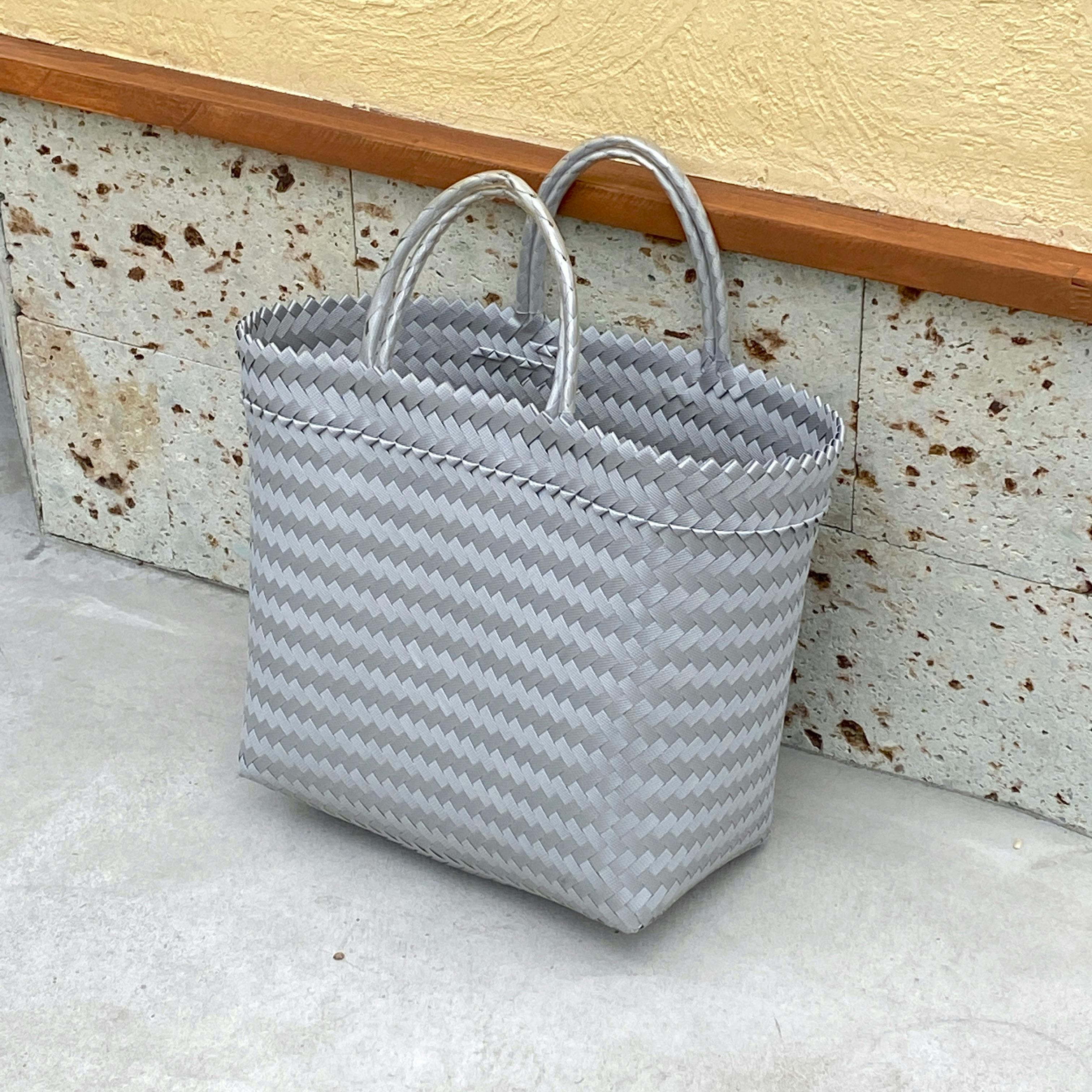 あの人のバッグ】日々の気持ちを「バッグ」で表現。色とりどりで