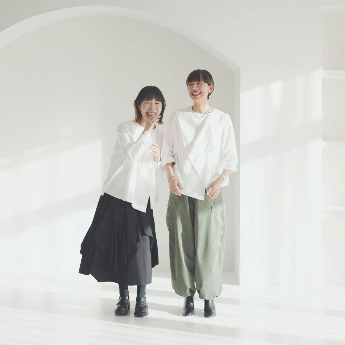 開発秘話＆密着405日】コラボブラウス『hope』制作中、店長佐藤の隣を