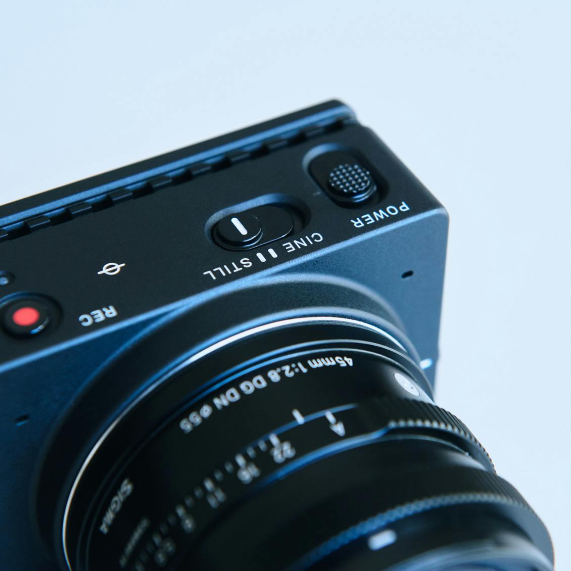 土門蘭さんエッセイ。フルサイズミラーレスカメラ「SIGMA fp」の使い