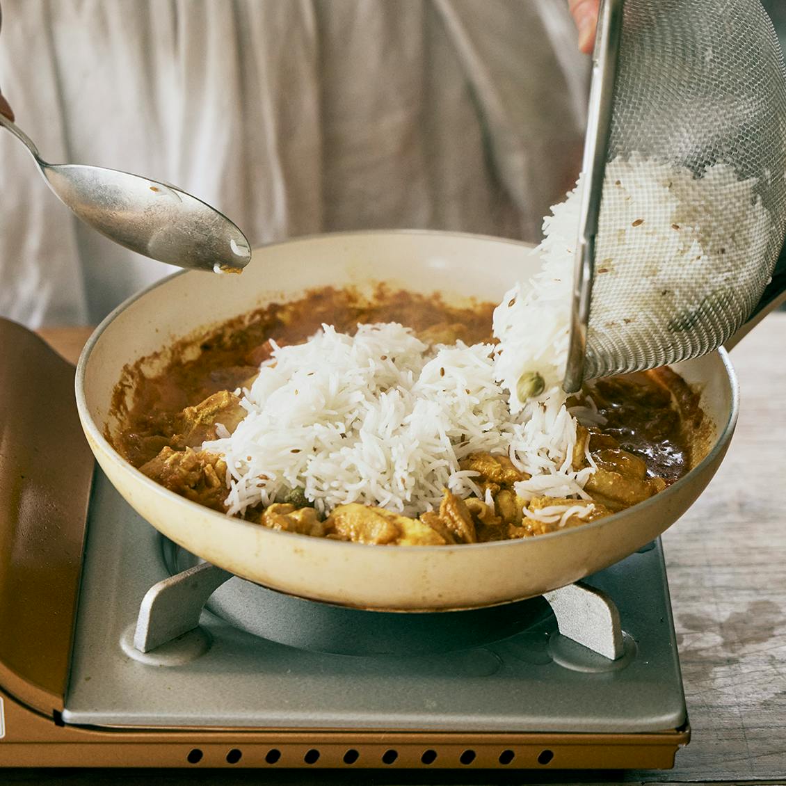 はじめてのスパイスカレー】04：作る工程もワクワク。フライパンで作る