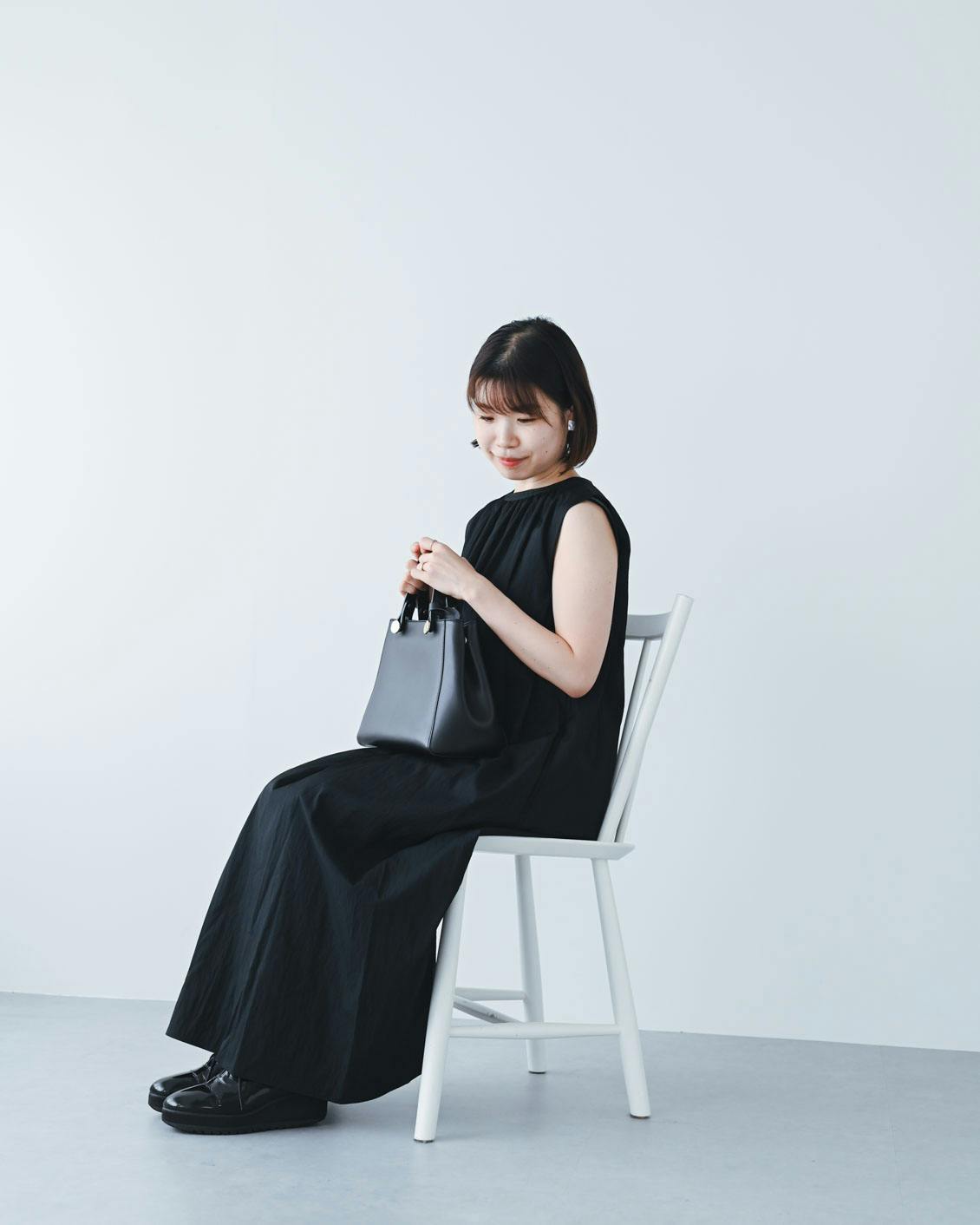 大人のブラックワンピ】夏のきちんと見せたいシーンに。すっきり