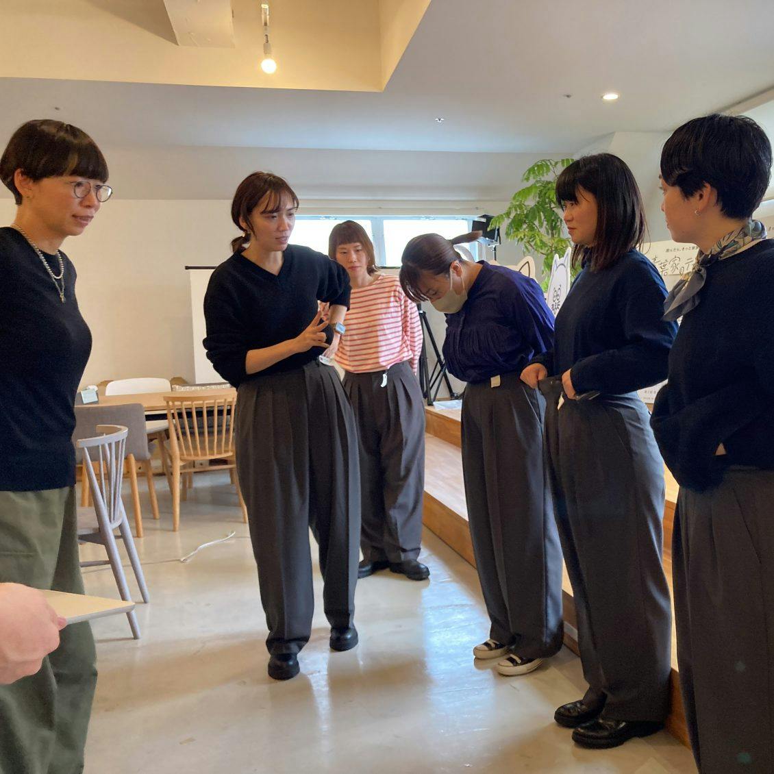 【新品タグ付き】北欧暮らしの道具店 タックパンツ バルーンパンツ グレージュ 1681567-ajek-5.jpg