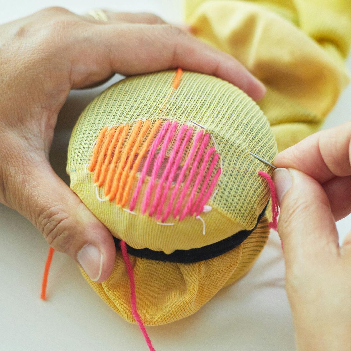 カーディガン 穴 人気 刺繍