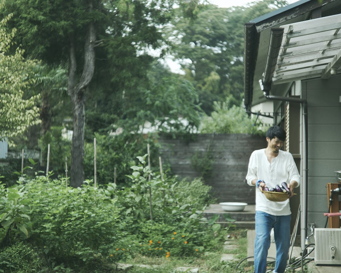 余白のある家】01:ゼロからはじめたDIYと家庭菜園。築50年の賃貸一軒家に住むふたりを訪ねました - 北欧、暮らしの道具店