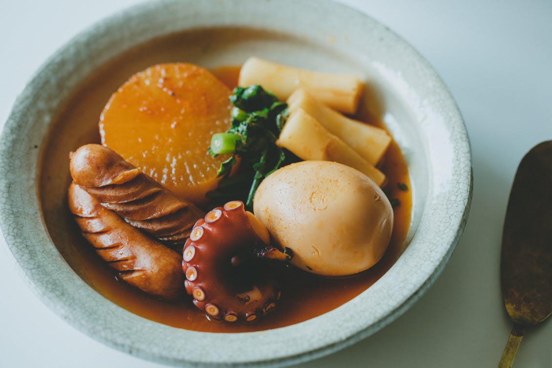 今夜はおでん】02：ピリ辛濃厚、締めはラーメン。「たことウインナーの
